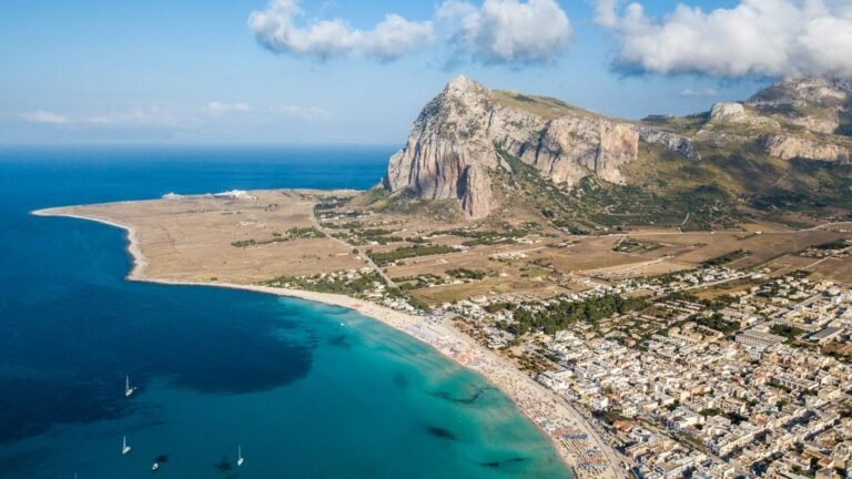 Panorama costiero di San Vito lo capo dall'alto - Sicilia occidentale
