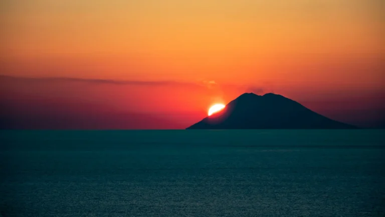Stromboli al tramonto