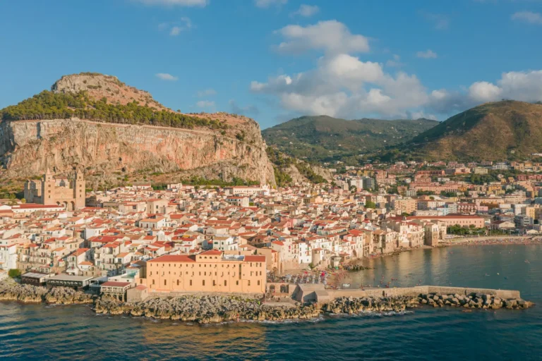 cefalù ed il suo borgo sul mare