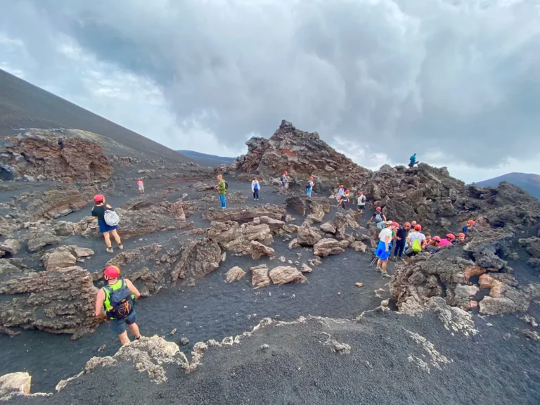 Trekking sull’Etna fino a 3000 m con guida vulcanologica