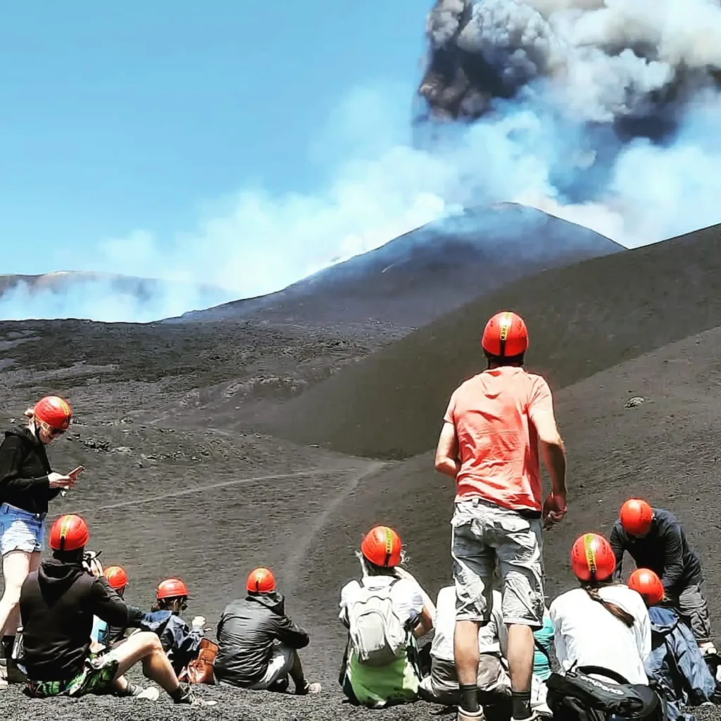Trekking sull’Etna fino a 3000 m con guida vulcanologica